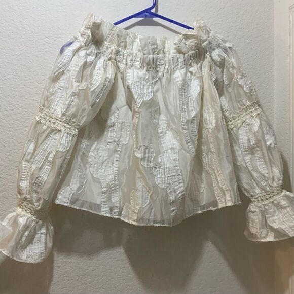 ALEXIS Off-The-Shoulder Three-Quarter Sleeve Crop Top - Picture 5 of 8